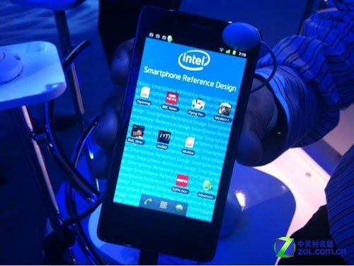 Atom2460 Intel安卓智能機亮相CES2012