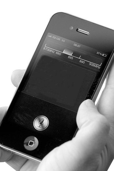 iPhone4S陷信號門：中移動頻段疑遭蘋果閹割